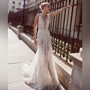 UNWORN Women’s bridal gown